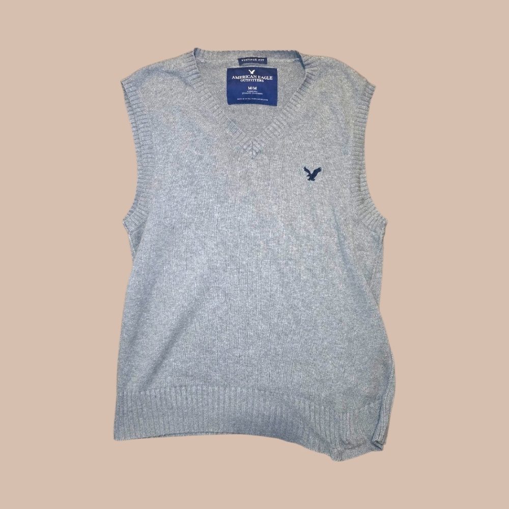 American Eagle Gray Sweater Vest Vintage Fit Preppy Knit Ribbed V-Neck Size M
